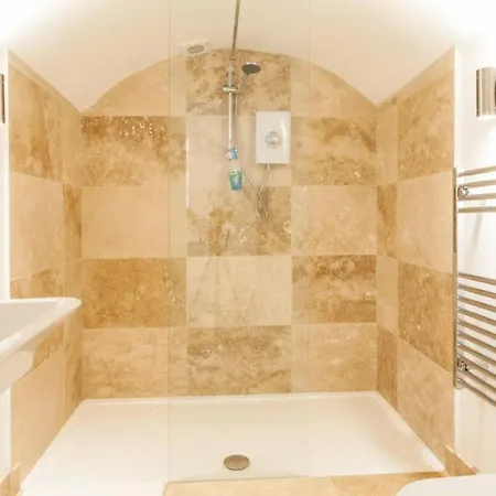 Apartment Spacious Boutique Studio In Clifton