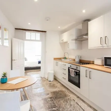 Spacious Boutique Studio In Clifton *