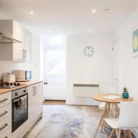 Spacious Boutique Studio In Clifton *