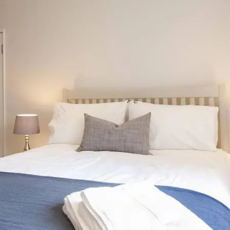 Spacious Boutique Studio In Clifton Bristol