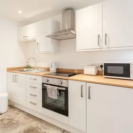 Spacious Boutique Studio In Clifton Apartment *